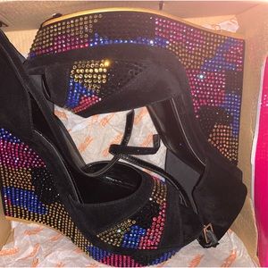 Black sz 12 platform w/ankle strap..red,green,yellow and blue seq